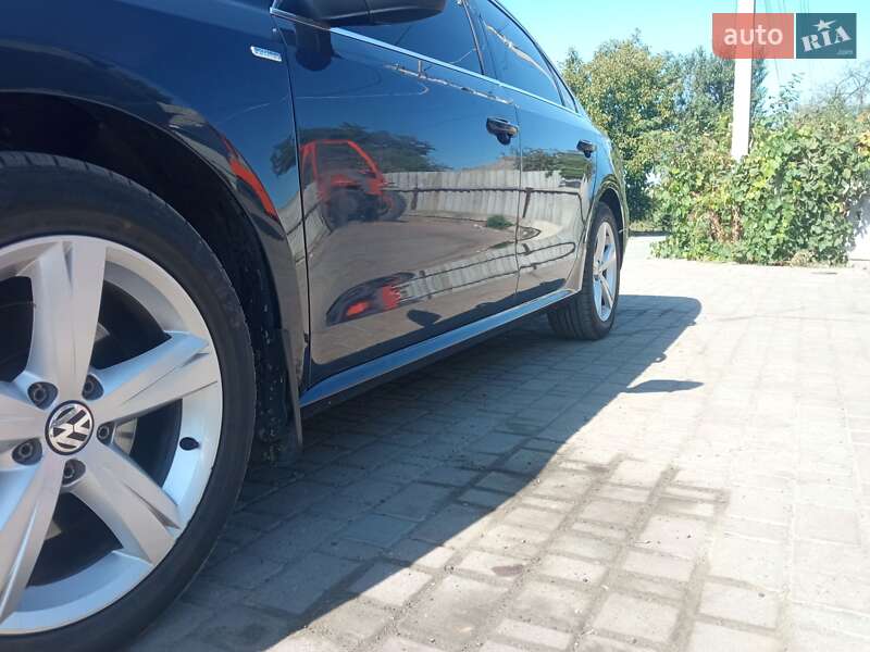 Седан Volkswagen Passat 2013 в Гайвороні