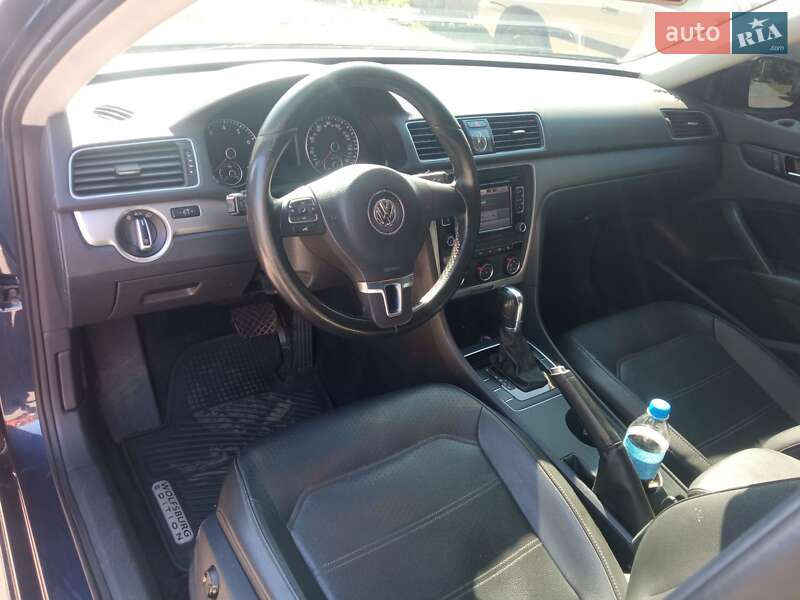 Седан Volkswagen Passat 2013 в Гайвороні