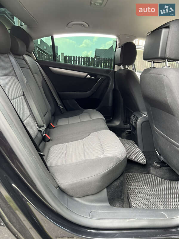 Седан Volkswagen Passat 2013 в Львові