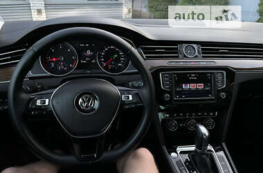 Седан Volkswagen Passat 2016 в 