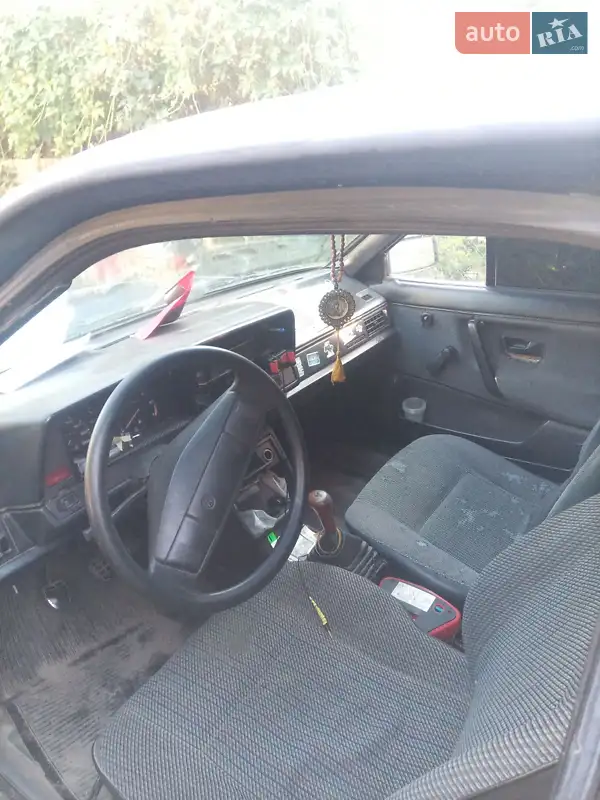 Універсал Volkswagen Passat 1987 в 