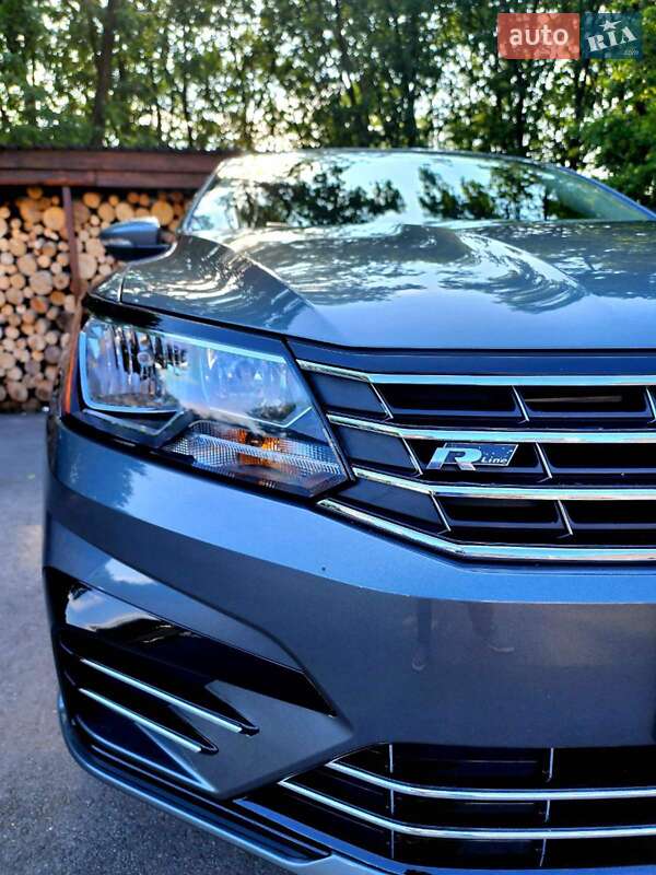 Седан Volkswagen Passat 2016 в Днепре