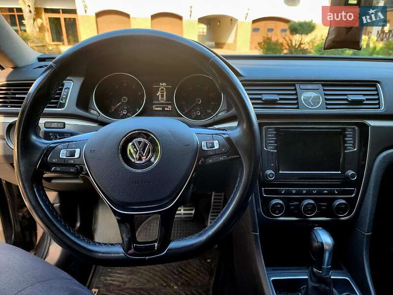 Седан Volkswagen Passat 2016 в Днепре