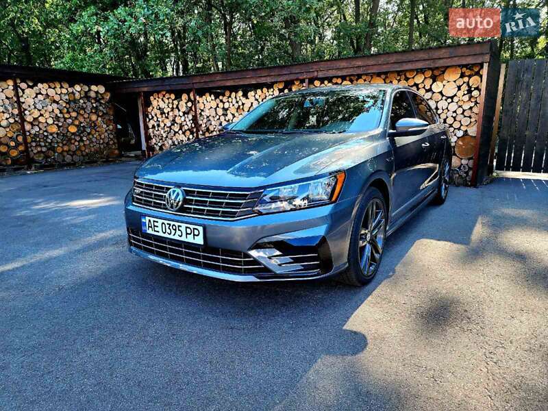 Седан Volkswagen Passat 2016 в Днепре