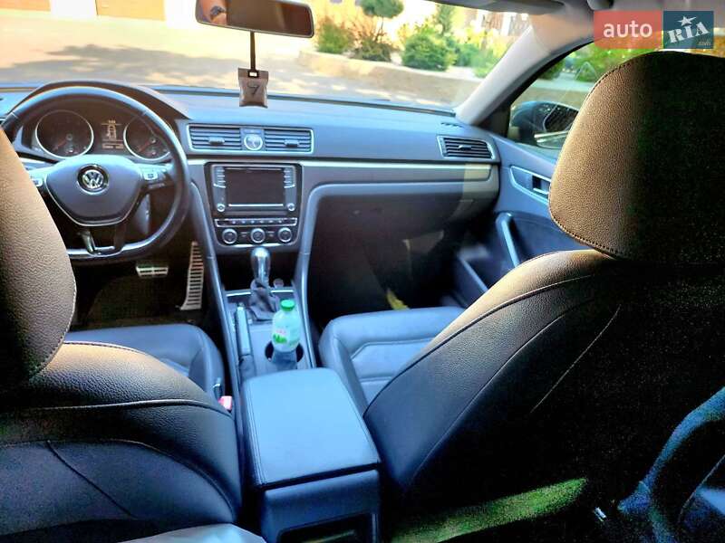 Седан Volkswagen Passat 2016 в Днепре
