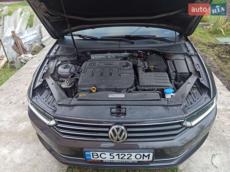 Універсал Volkswagen Passat 2017 в Дрогобичі