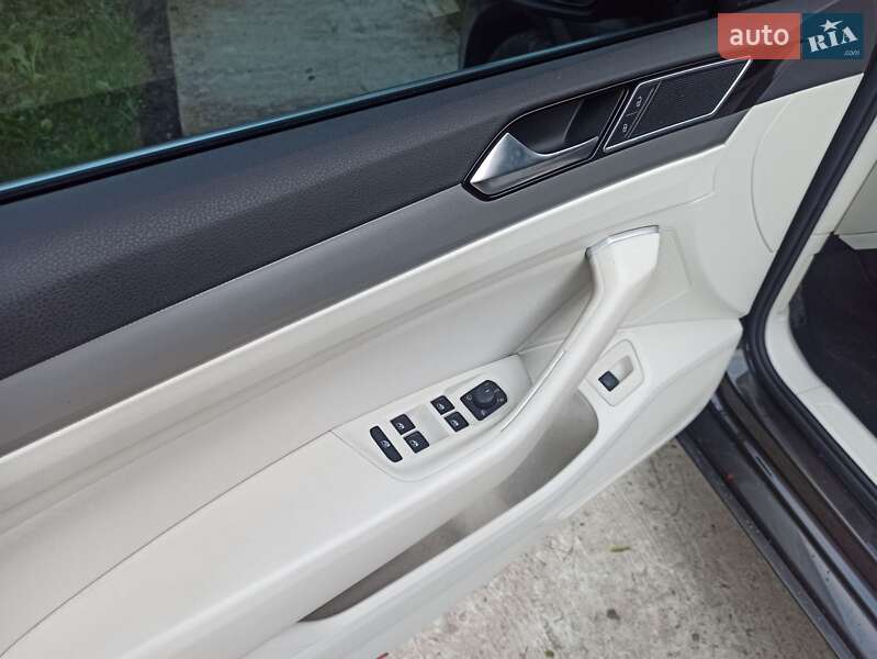 Універсал Volkswagen Passat 2017 в Дрогобичі