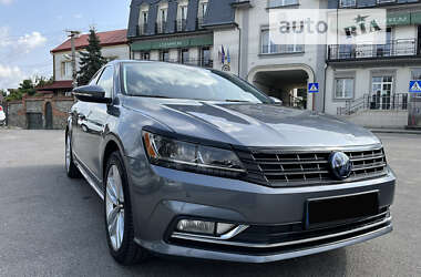 Седан Volkswagen Passat 2016 в Львові