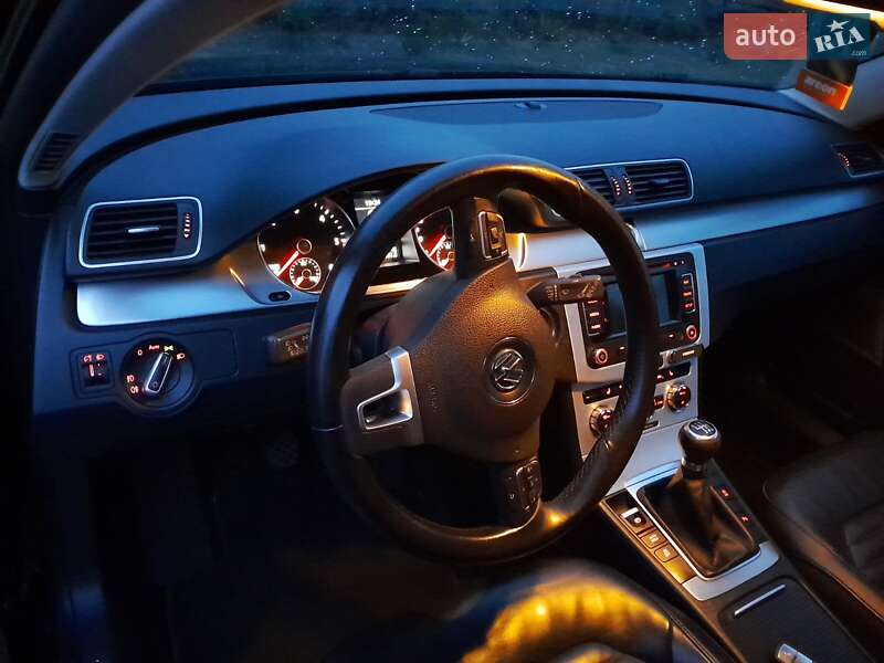 Універсал Volkswagen Passat 2011 в Дубровиці