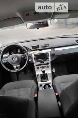 Универсал Volkswagen Passat 2012 в Староконстантинове