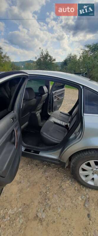 Седан Volkswagen Passat 2005 в Бориславе