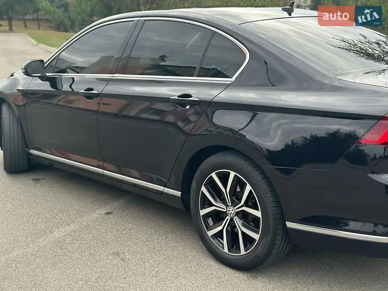 Volkswagen Passat 2019 VIN WVWZZZ3CZKE057746 фото оголошення 12 з 82