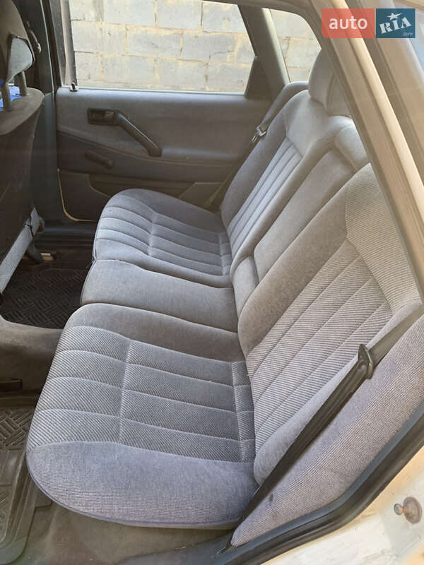 Седан Volkswagen Passat 1990 в Старокостянтинові