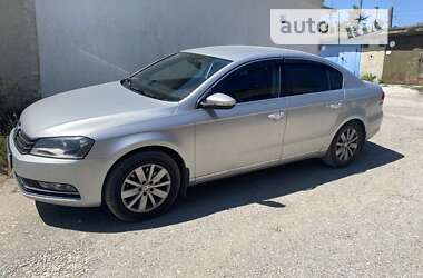 Седан Volkswagen Passat 2013 в Тернополі