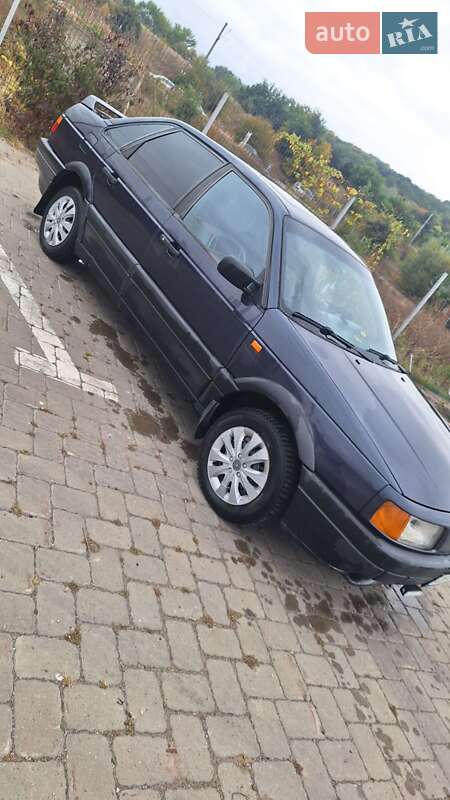 Седан Volkswagen Passat 1988 в Чернівцях