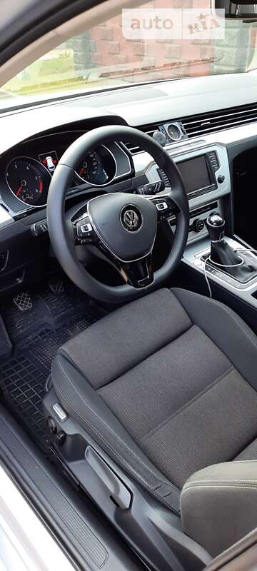 Універсал Volkswagen Passat 2015 в Ірпені