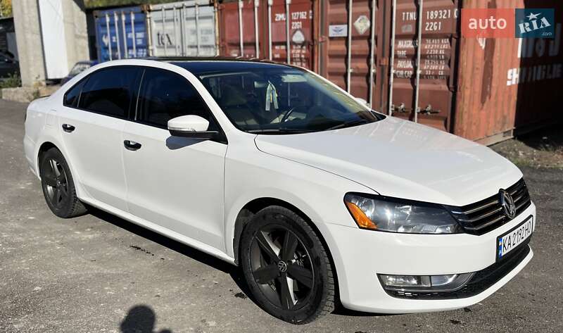 Седан Volkswagen Passat 2012 в Киеве