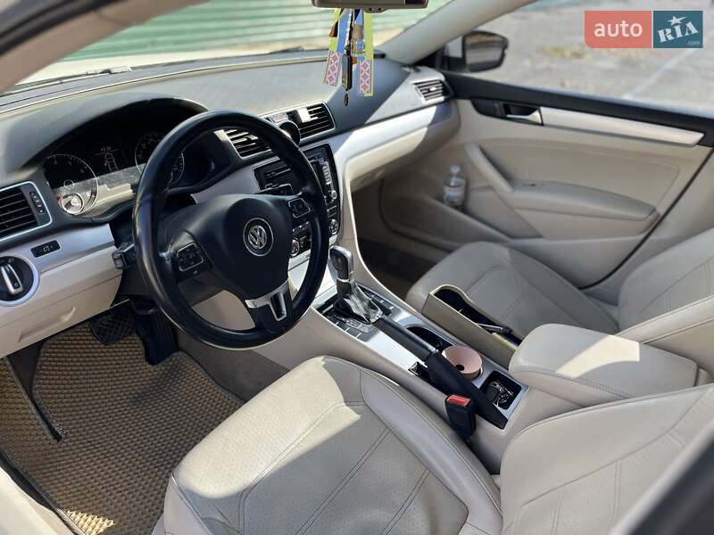Седан Volkswagen Passat 2012 в Киеве