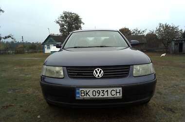 Седан Volkswagen Passat 1997 в Рокитном