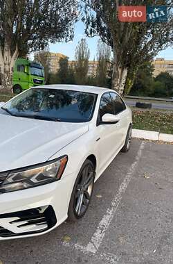 Седан Volkswagen Passat 2018 в Днепре