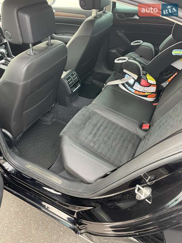 Седан Volkswagen Passat 2018 в Києві