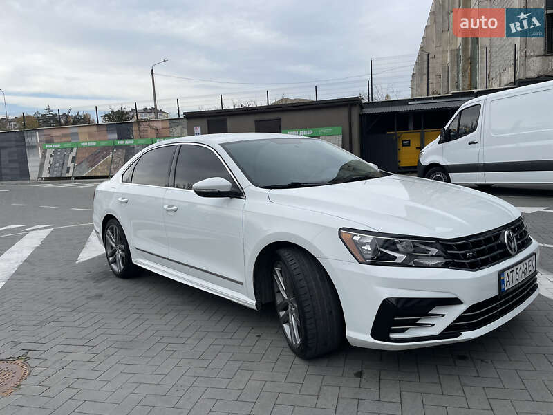 Седан Volkswagen Passat 2016 в Ивано-Франковске