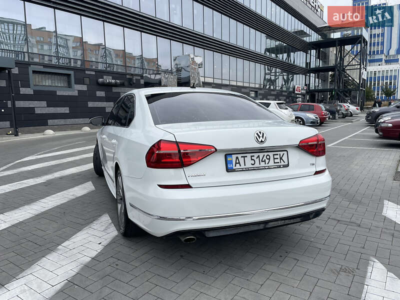 Седан Volkswagen Passat 2016 в Ивано-Франковске