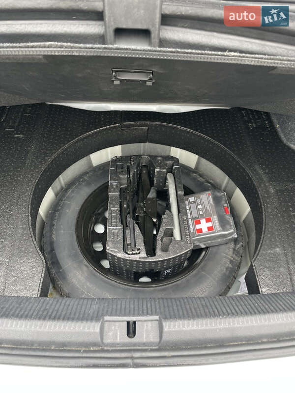 Седан Volkswagen Passat 2016 в Ивано-Франковске