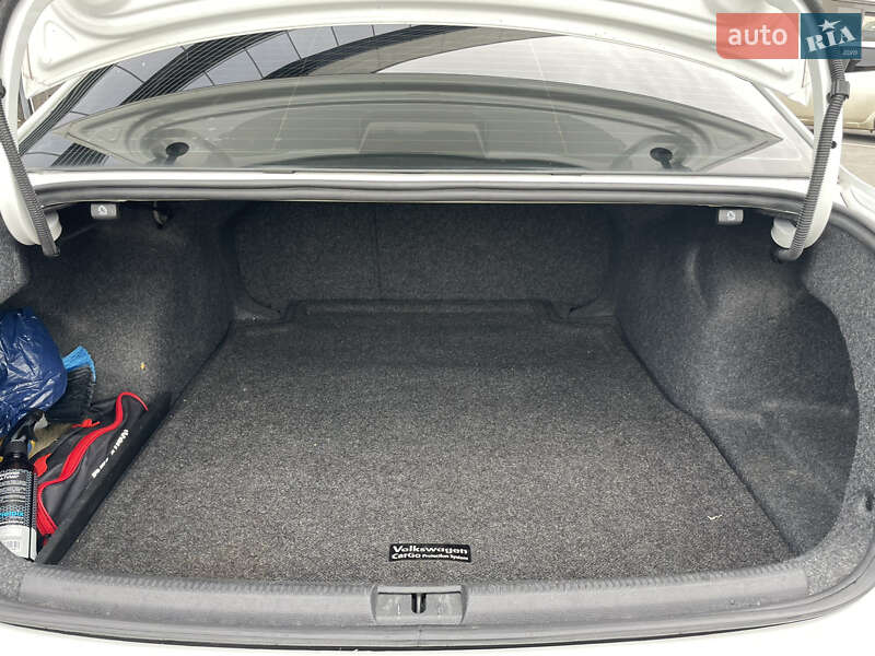 Седан Volkswagen Passat 2016 в Ивано-Франковске