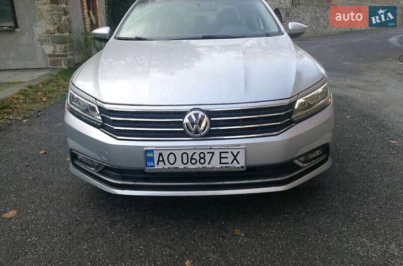 Седан Volkswagen Passat 2017 в Рахове