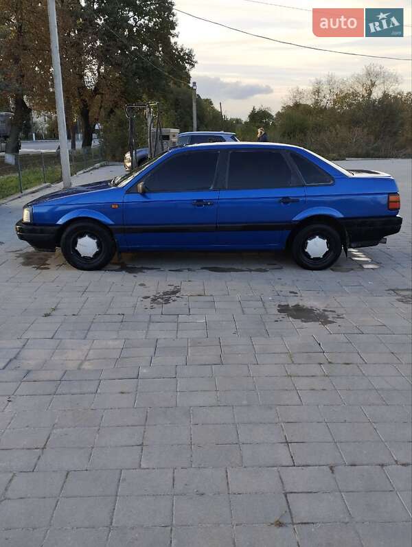Седан Volkswagen Passat 1992 в Рогатині