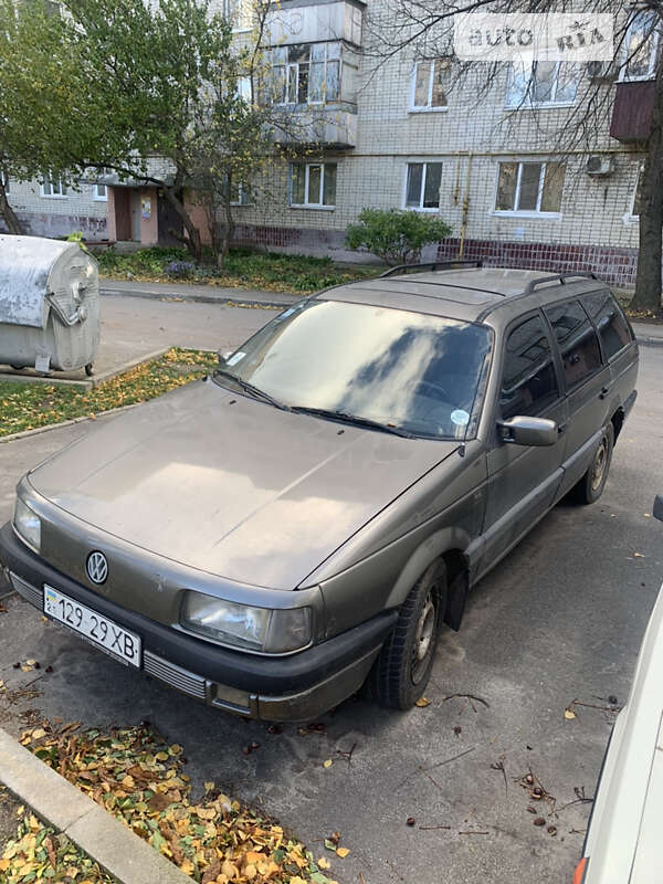 Универсал Volkswagen Passat 1990 в Харькове