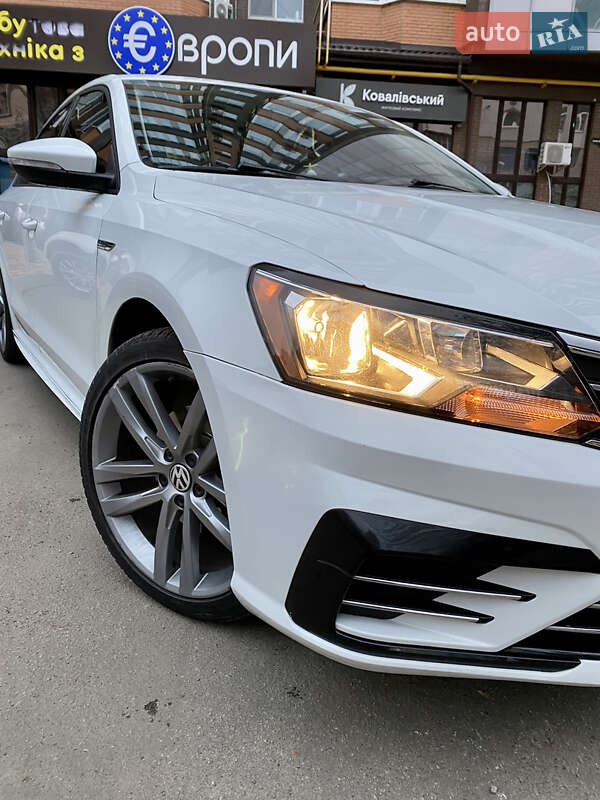 Седан Volkswagen Passat 2017 в Кропивницком