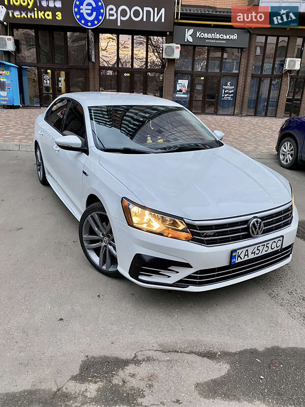 Седан Volkswagen Passat 2017 в Кропивницком