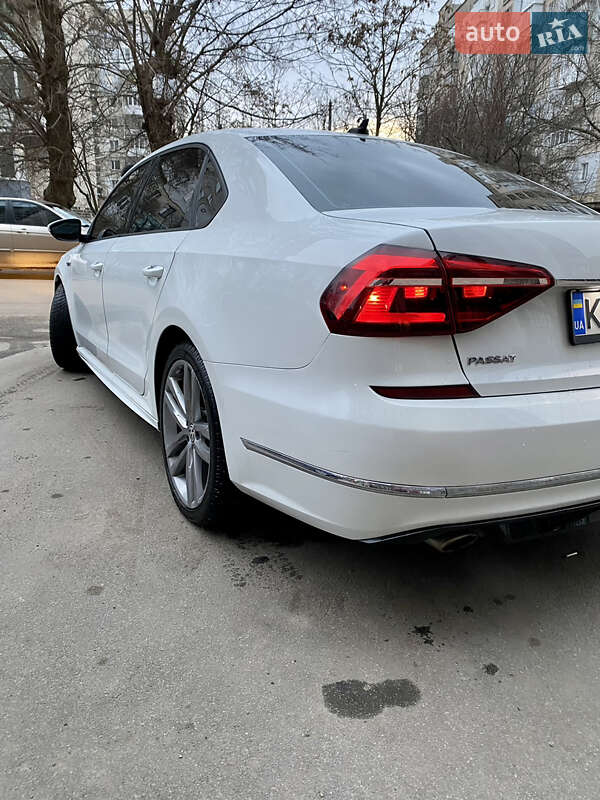 Седан Volkswagen Passat 2017 в Кропивницком