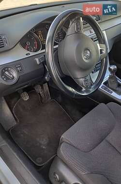 Седан Volkswagen Passat 2010 в Киеве