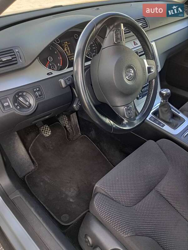 Седан Volkswagen Passat 2010 в Киеве