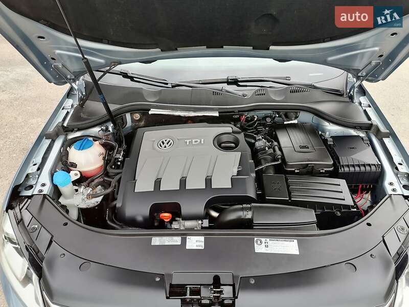 Універсал Volkswagen Passat 2011 в Києві