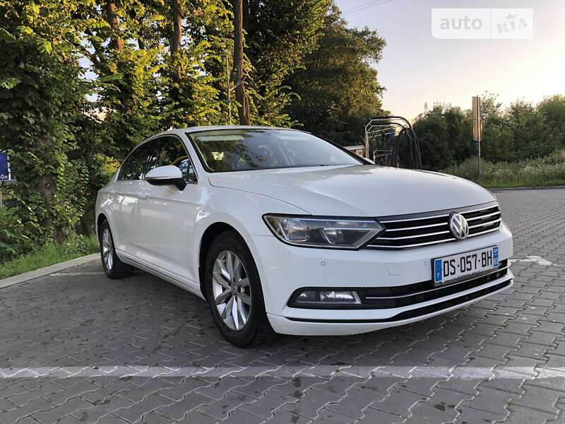 Седан Volkswagen Passat 2015 в Львове