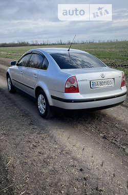 Седан Volkswagen Passat 2002 в Новоукраинке