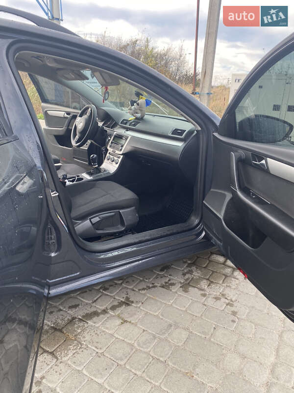 Универсал Volkswagen Passat 2013 в Жовкве