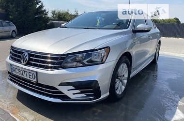 Седан Volkswagen Passat 2017 в Лановцах