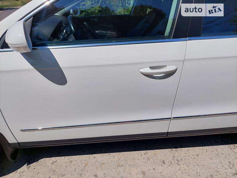 Універсал Volkswagen Passat 2009 в Одесі