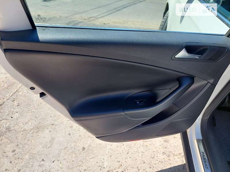 Універсал Volkswagen Passat 2009 в Одесі