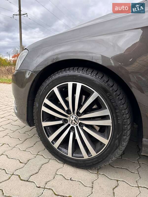 Седан Volkswagen Passat 2013 в Стрию