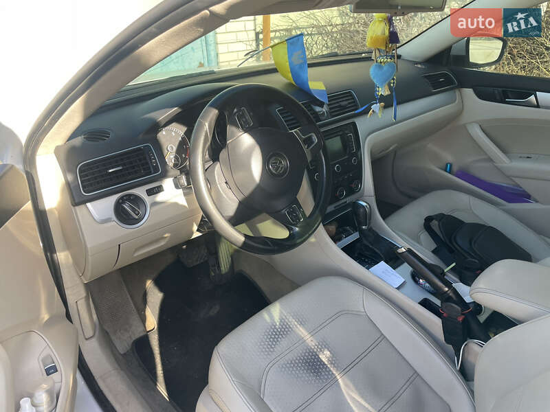 Седан Volkswagen Passat 2013 в Дніпрі