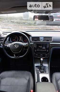 Седан Volkswagen Passat 2015 в Лозовой