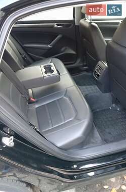 Седан Volkswagen Passat 2015 в Лозовій