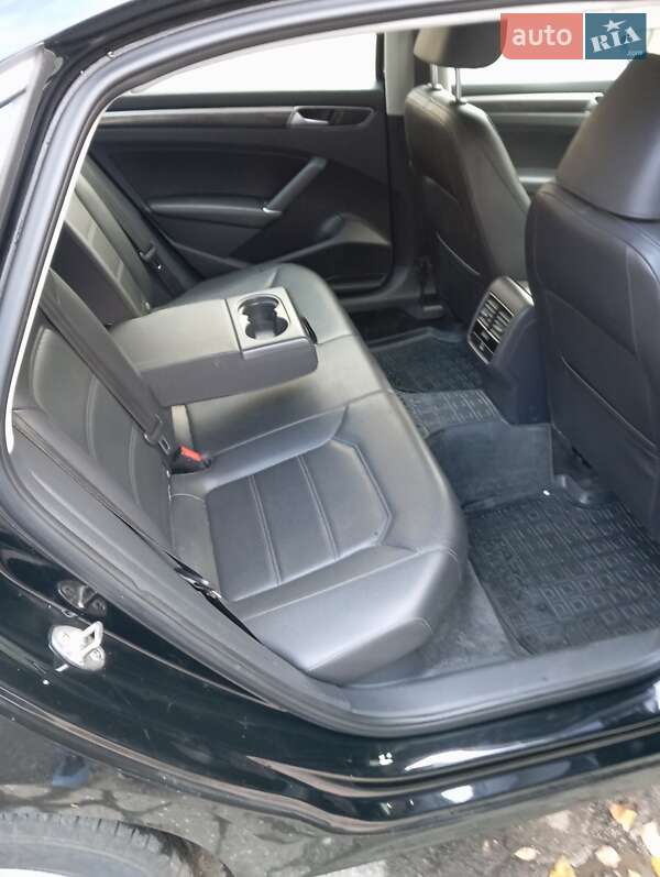 Седан Volkswagen Passat 2015 в Лозовой