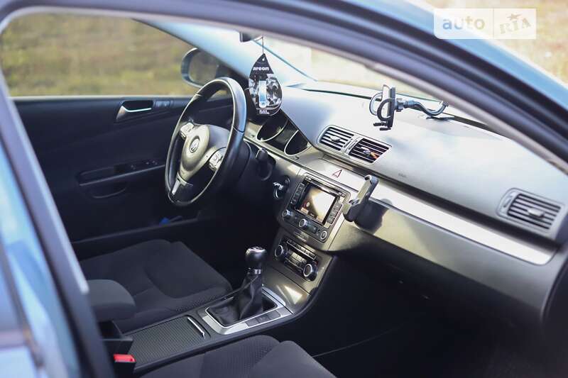 Універсал Volkswagen Passat 2010 в Луцьку